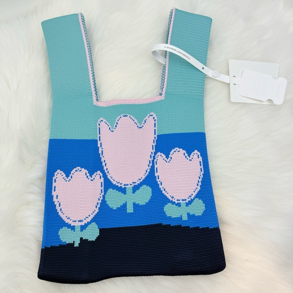 NWT Blue Pink Flower Compact Stylish Essentials Handheld Bag - Picture 8 of 9